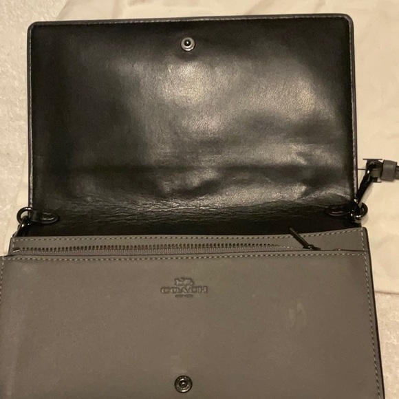 Coach crossbody with tea rose tooling, new never carried - Picture 9 of 14